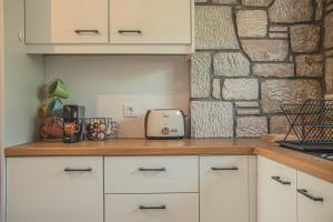Kuchyň nebo kuchyňský kout v ubytování Anasa Rustic Villa