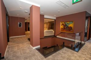 Telewizja i/lub zestaw kina domowego w obiekcie Hotel Consul