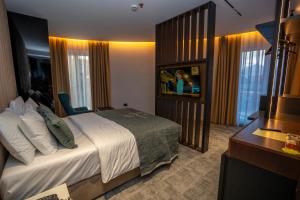 Łóżko lub łóżka w pokoju w obiekcie Hotel Consul