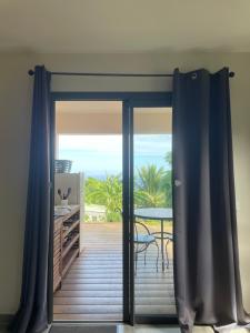 Φωτογραφία από το άλμπουμ του See view location σε Saint-Leu