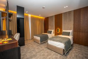 Łóżko lub łóżka w pokoju w obiekcie Hotel Consul