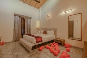 Letto o letti in una camera di Freesia Resort by Express Inn