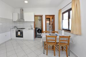 Küche/Küchenzeile in der Unterkunft Apartments Dulabic