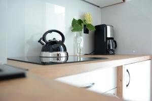 a tea kettle on a counter in a kitchen at Apartament Młyńska 26 in Augustów