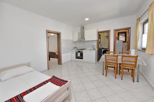 Küche/Küchenzeile in der Unterkunft Apartments Dulabic