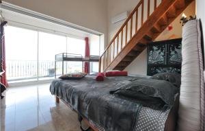 Ένα ή περισσότερα κρεβάτια σε δωμάτιο στο Gorgeous Home In Les Adrets With Wifi