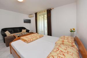 Ein Bett oder Betten in einem Zimmer der Unterkunft Apartments Dulabic