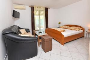 Ein Bett oder Betten in einem Zimmer der Unterkunft Apartments Dulabic