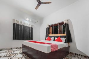 Postel nebo postele na pokoji v ubytování Hotel O ARES RESIDENCY + 25 fotografií