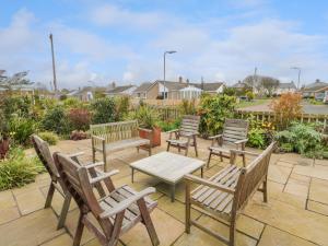 Bygningen som feriehuset ligger i + 5 billeder