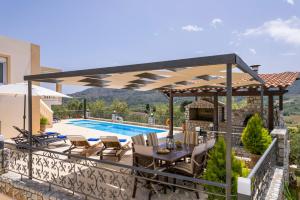 a pergola over a patio with a pool at Casa Magnolia in Katokhórion