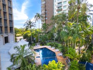 Bazén v ubytování Hilton Garden Inn Darwin nebo v jeho okolí