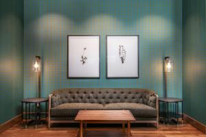 Area soggiorno di Cloudland at McLemore Resort Lookout Mountain, Curio by Hilton