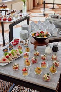 Comida en o cerca de este hotel