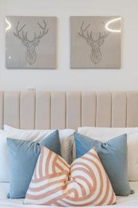Posezení v ubytování GuestReady - Zen in the heart of JVC