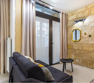 A seating area at GuestReady - Cozy apt in Frederic & Isabelle place