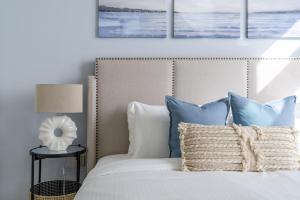 Voodi või voodid majutusasutuse GuestReady - Lush Apt overlooking The Palm toas