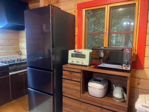 A cozinha ou kitchenette de モリソンヴィラ 石垣のログハウス
