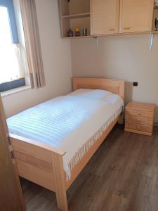 Ein Bett oder Betten in einem Zimmer der Unterkunft Ferienwohnung Aspisheim