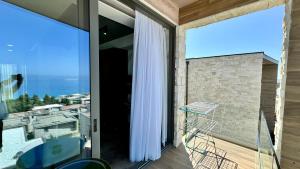 Gallery image of Heaven Apartment Drimades Olea Residence in Gjilek