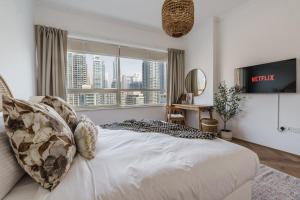 Ένα ή περισσότερα κρεβάτια σε δωμάτιο στο GuestReady - Bohemian Apt with Marina View