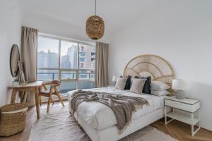 Ένα ή περισσότερα κρεβάτια σε δωμάτιο στο GuestReady - Bohemian Apt with Marina View