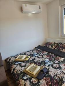 Ένα ή περισσότερα κρεβάτια σε δωμάτιο στο Apartman GARDEN PARK Doboj