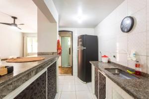 a kitchen with a refrigerator and a sink at Casa Privativa com Piscina, Churrasqueira, Mesa de Sinuca in Iguaba Grande +37 photos