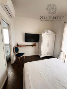 Postel nebo postele na pokoji v ubytování Su Entu Sardinian Country Club