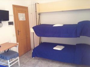 TV a/nebo společenská místnost v ubytování Hotel La Rosa