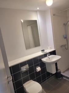 Un baño de SWUITE GALWAY