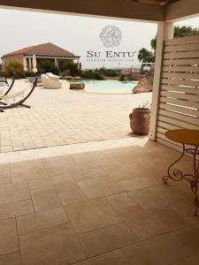 Bazén v ubytování Su Entu Sardinian Country Club nebo v jeho okolí