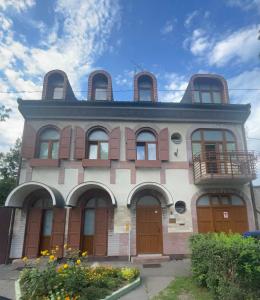 an old building with a bunch of windows on it at Euro Apartman in Debrecen