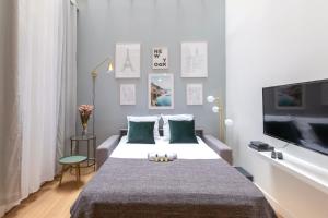 Posteľ alebo postele v izbe v ubytovaní Cosy Apartment near the Invalides + 8 fotografií