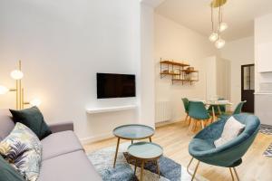 Televízia a/alebo spoločenská miestnosť v ubytovaní Cosy Apartment near the Invalides