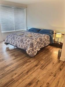 Ένα ή περισσότερα κρεβάτια σε δωμάτιο στο Amazing condo in the Old Port