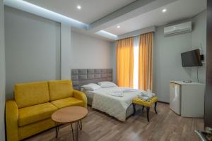 Postel nebo postele na pokoji v ubytování Sunkised Hotel