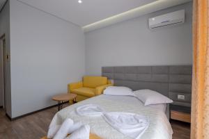 Postel nebo postele na pokoji v ubytování Sunkised Hotel