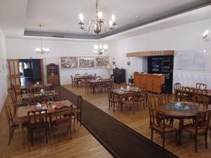 Reštaurácia alebo iné gastronomické zariadenie v ubytovaní Europa