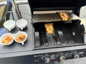 船屋提供给客人使用的烧烤设施