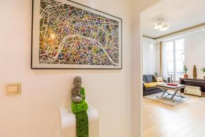 Posedenie v ubytovaní GuestReady - Modern apartment in a prime location