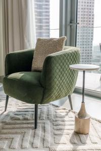 Posezení v ubytování GuestReady - Modern Mirza with Marina View