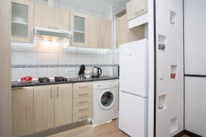 Kuchyňa alebo kuchynka v ubytovaní GuestReady - Valencia's Cabanyal Confy Apartment