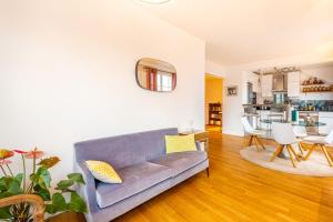 Posezení v ubytování GuestReady - Contemporary Apt in the 20th Arr