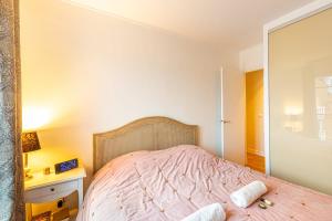 Postel nebo postele na pokoji v ubytování GuestReady - Contemporary Apt in the 20th Arr