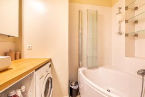 Koupelna v ubytování GuestReady - Contemporary Apt in the 20th Arr