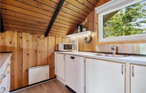 Η κουζίνα ή μικρή κουζίνα στο Amazing Home In Toftlund With Wifi