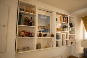 Marinca du Port de Toulon的咖啡和沏茶工具