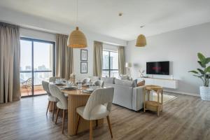TV a/nebo společenská místnost v ubytování GuestReady - Modern and luxe near JBR Beach