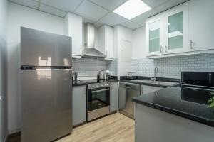 Kuchyň nebo kuchyňský kout v ubytování GuestReady - Modern and luxe near JBR Beach